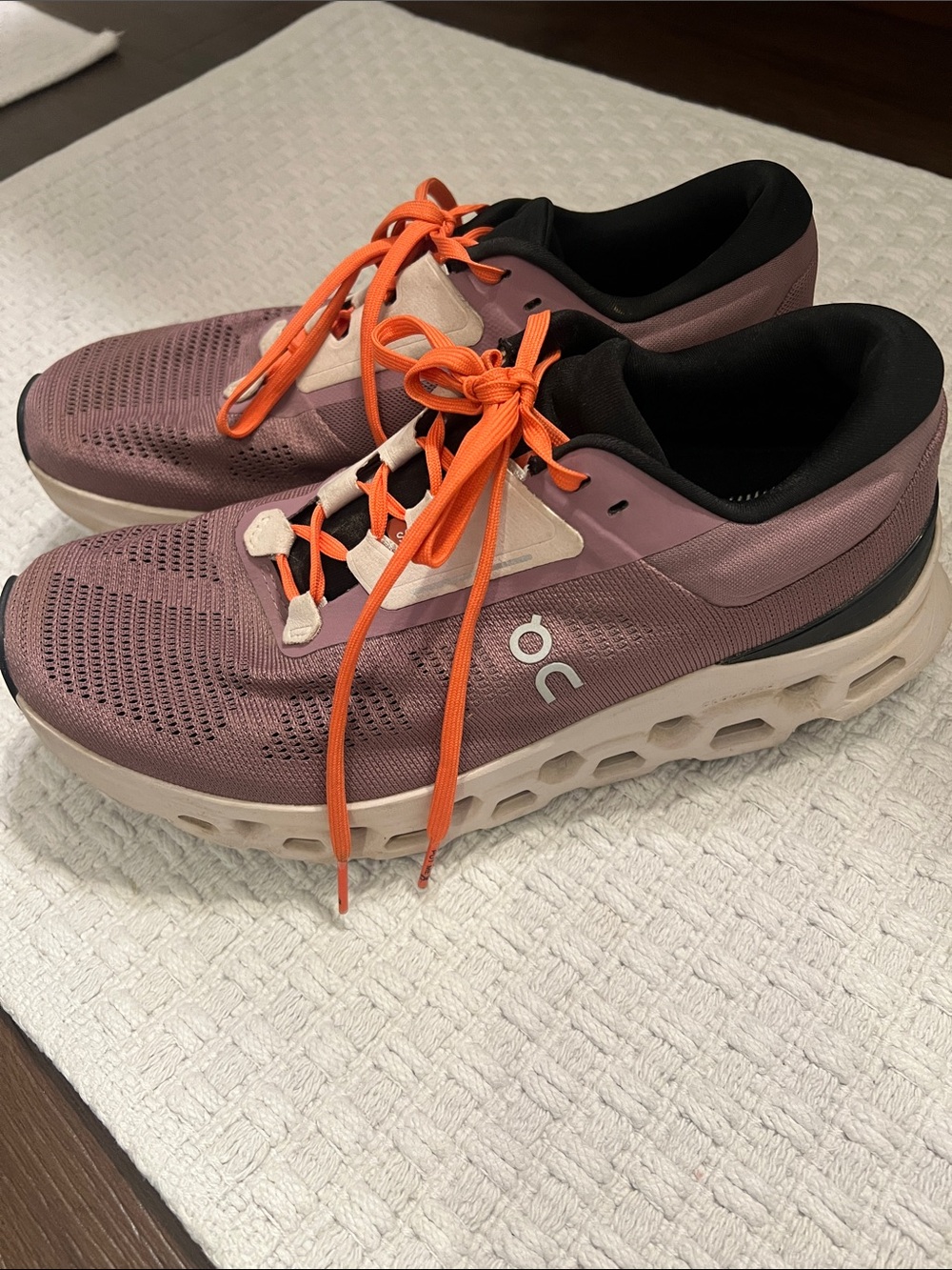 Women’s Running Shoes in Mauve with Orange Laces